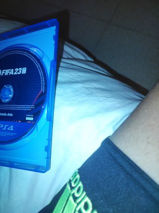 PS4 (PlayStation 4) Negra + FIFA 23+Mando