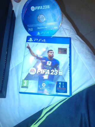 PS4 (PlayStation 4) Negra + FIFA 23+Mando