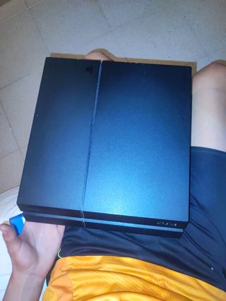 PS4 (PlayStation 4) Negra + FIFA 23+Mando