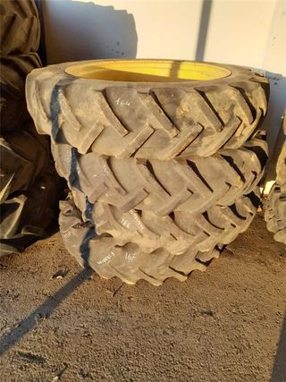 NEUMATICOS 13.6R36