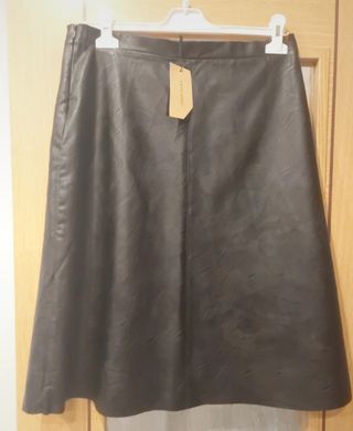 Falda efecto piel negra