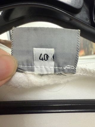 Blusa blanca con volantes manga 3/4