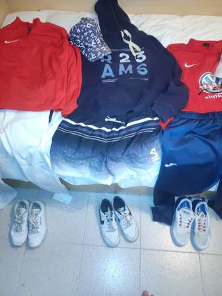 Conjunto Ropa Deportiva Roja, blanca ,negra
