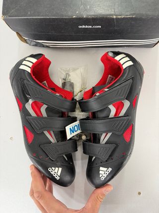 Sneakers Adidas girano taglia 42 2/3 NUOVE