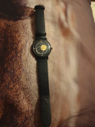 Reloj Raketa Negro y Dorado