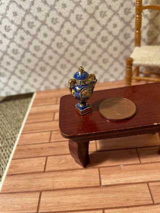 Anfora blu per casa delle bambole