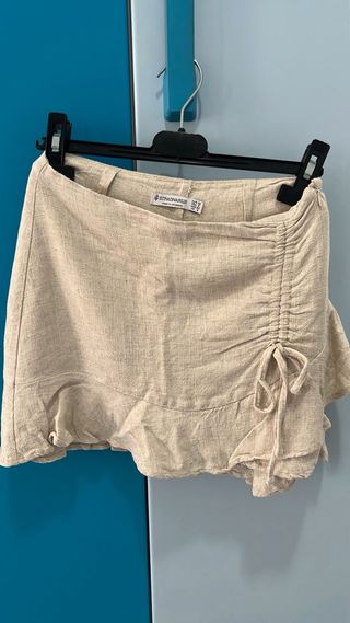 Falda beige Stradivarius