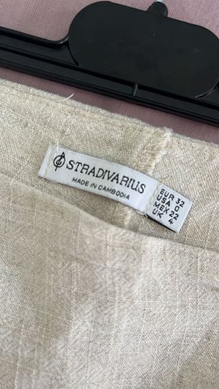 Falda beige Stradivarius