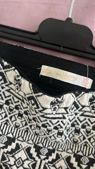 Falda estampada beige y negra