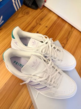 Zapatillas Adidas Talla 39 Blancas y Moradas