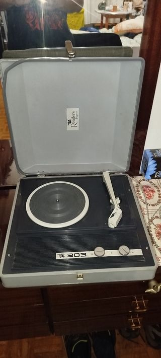 Tocadiscos portátil retro 303