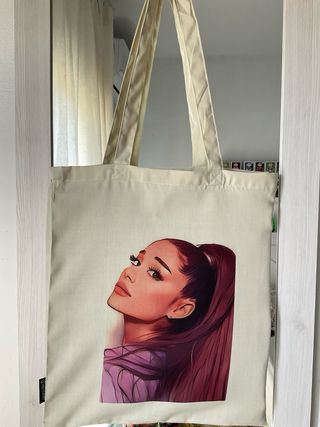 Bolsa de tela con estampado de Ariana Grande