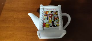 Teiera in porcellana decorata