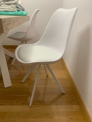 4 nuove sedie nordiche bianche