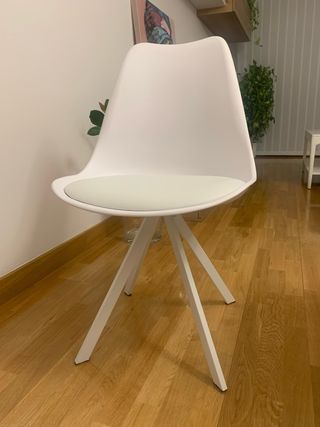 4 nuove sedie nordiche bianche
