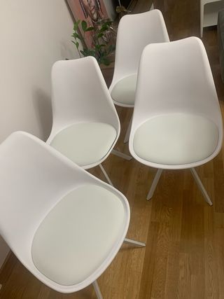 4 nuove sedie nordiche bianche