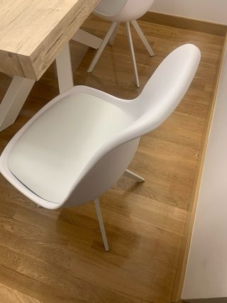 4 nuove sedie nordiche bianche