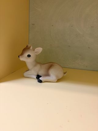 Figura de ciervo decorativa