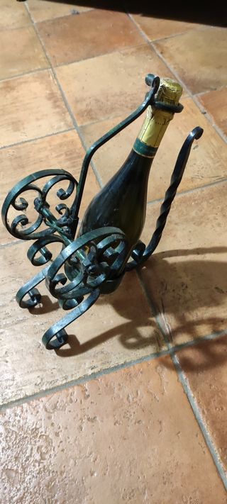 Porta bottiglia in ferro battuto