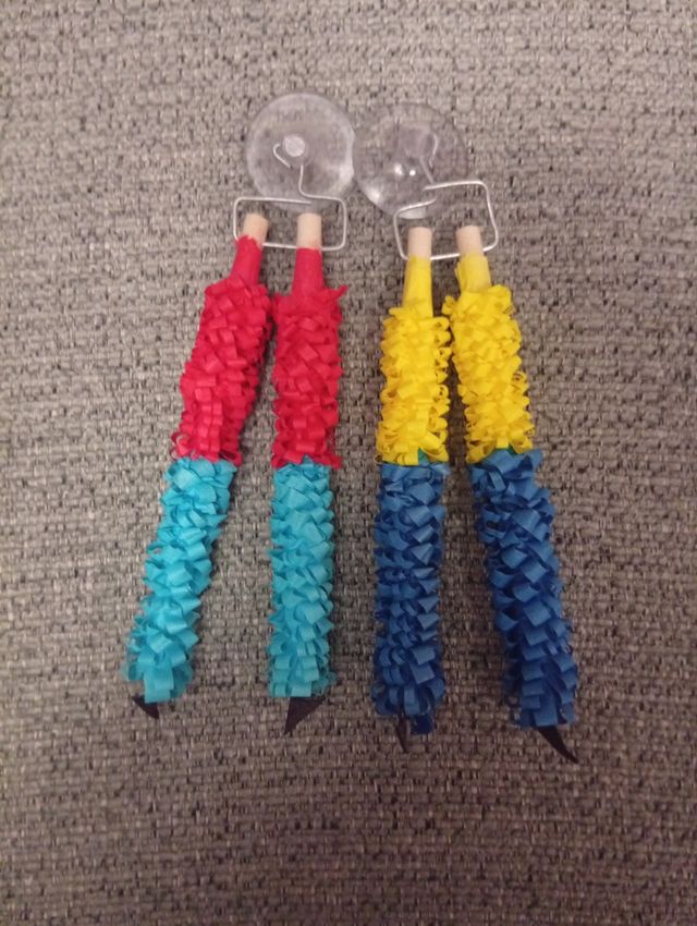 Banderillas decorativas rojas, amarillas y azules