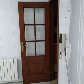 Puerta interior madera con cristales