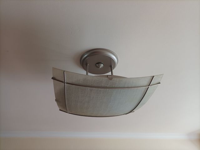 Lámpara de techo moderna.