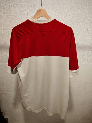Camiseta deportiva Adidas roja y blanca