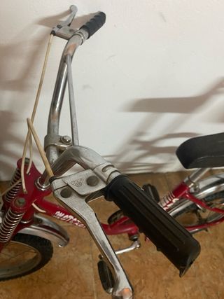 Bicicleta Motoretta Roja Vintage