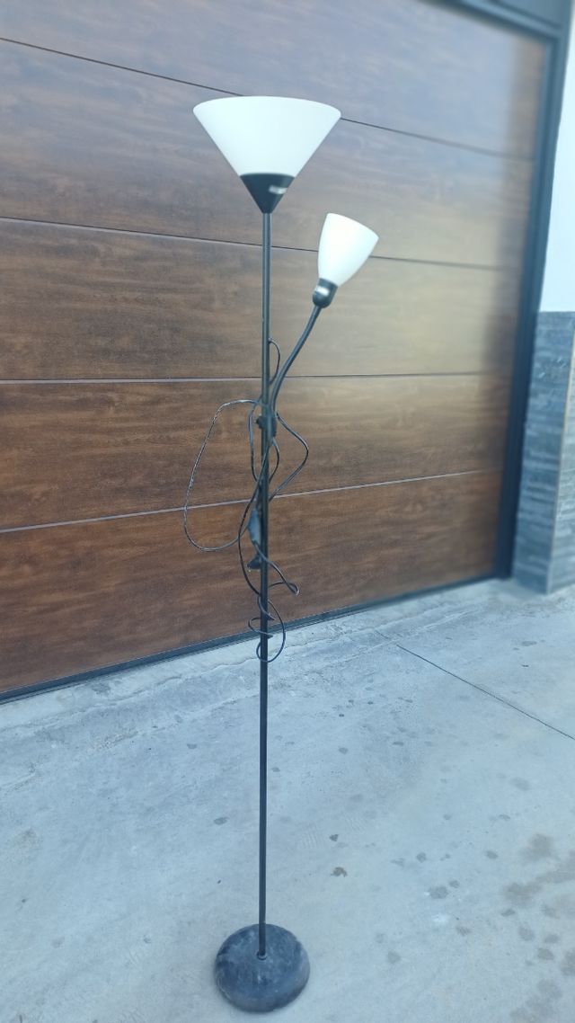 Lámpara de pie moderna