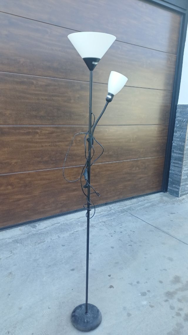 Lámpara de pie moderna