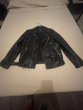Cazadora cuero Zara