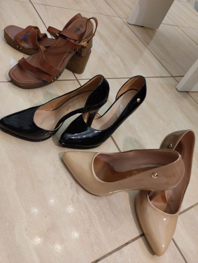 Zapatos de tacón elegantes