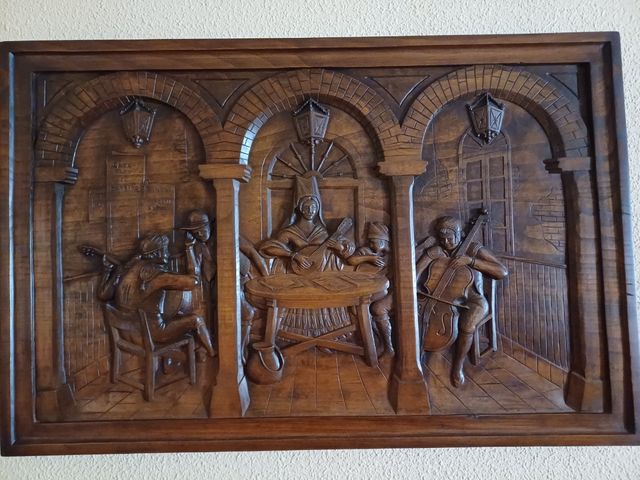 Cuadro La Rondalla tallado a mano en madera maciza