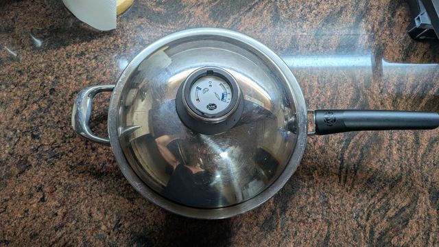 Sartén AMC con tapadera, mango y pomo