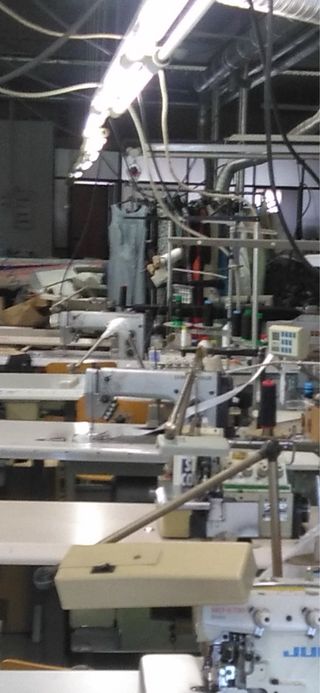 Alquiler nave industrial con pequeña vivienda