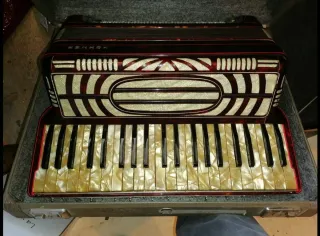 Acordeón Hohner Morino 5555