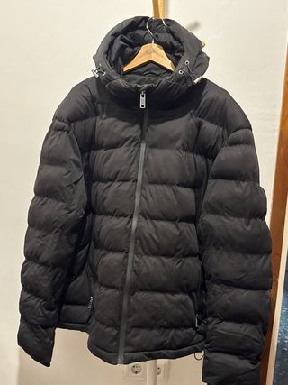 Chaqueta ZARA acolchada negra hombre