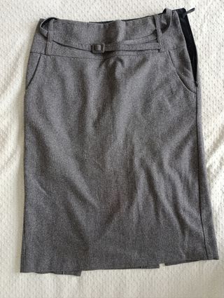 Falda gris con cinturón Benetton