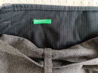 Falda gris con cinturón Benetton