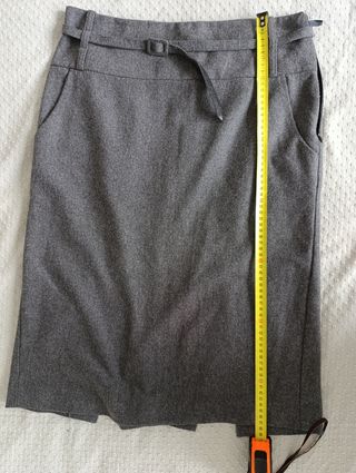 Falda gris con cinturón Benetton