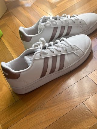 Zapatillas Adidas Court Blancas y Doradas