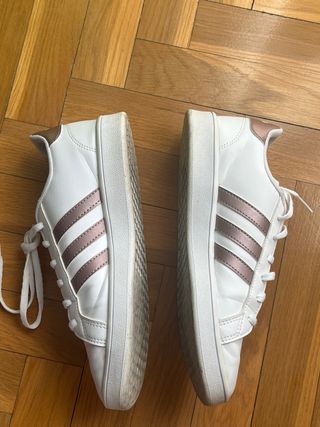 Zapatillas Adidas Court Blancas y Doradas