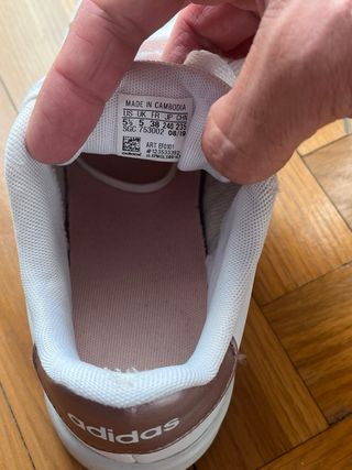 Zapatillas Adidas Court Blancas y Doradas