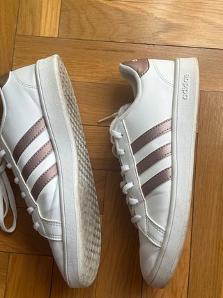 Zapatillas Adidas Court Blancas y Doradas