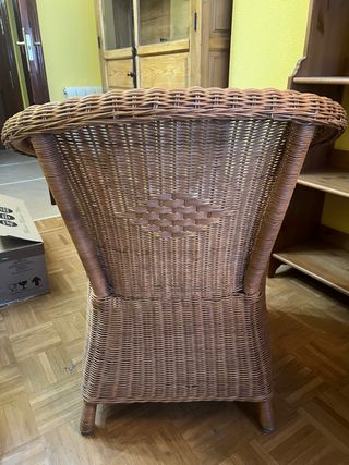 Silla de mimbre cómoda y elegante