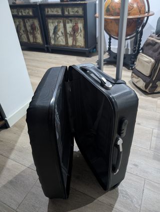 Maleta de viaje negra