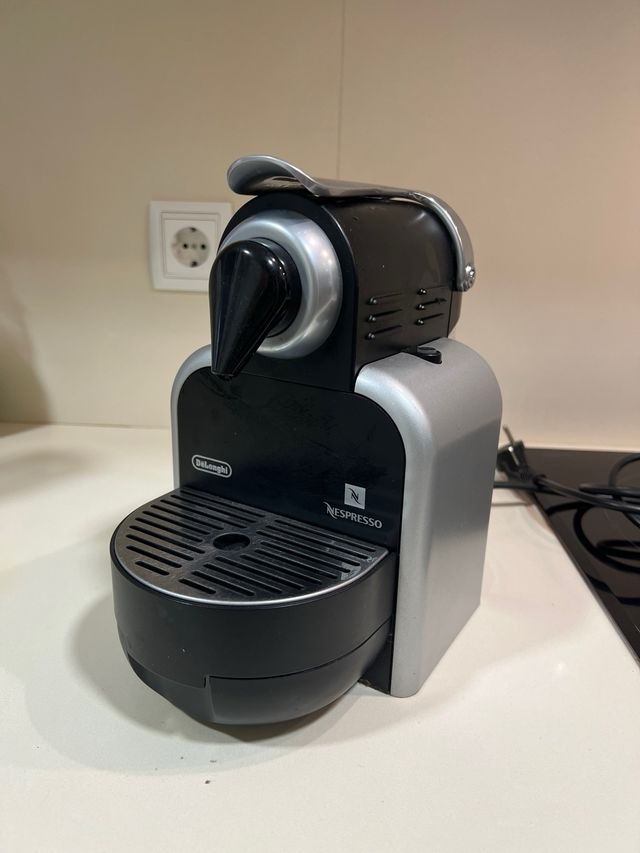 Cafetera Nespresso DeLonghi Typ 90.M