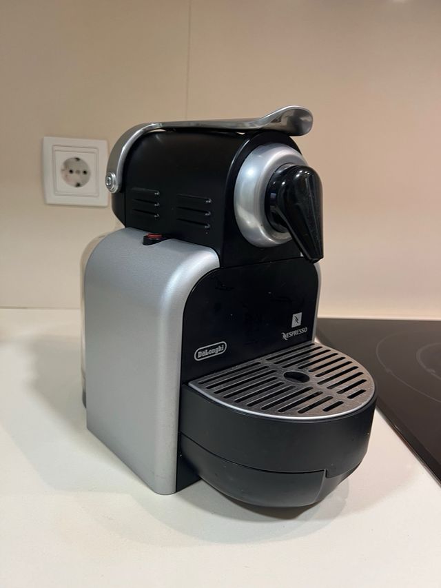 Cafetera Nespresso DeLonghi Typ 90.M
