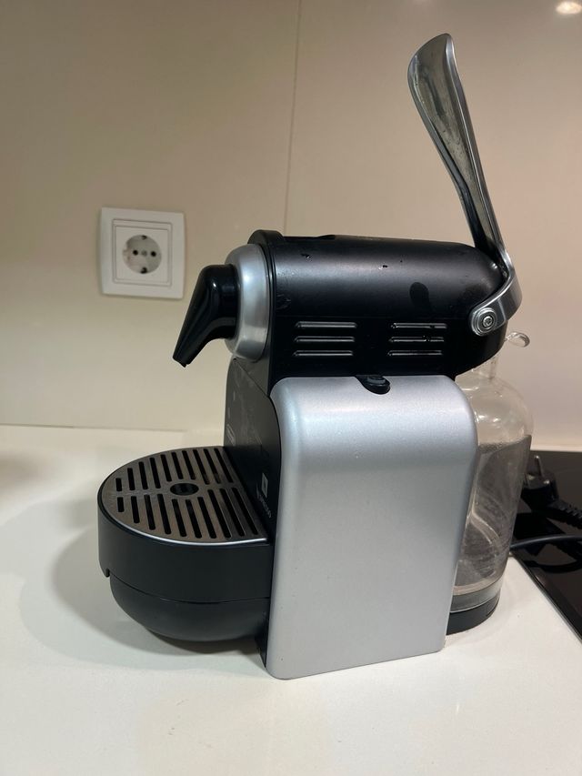 Cafetera Nespresso DeLonghi Typ 90.M