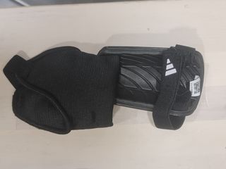 Espinilleras Adidas Negras y Doradas( infantil)